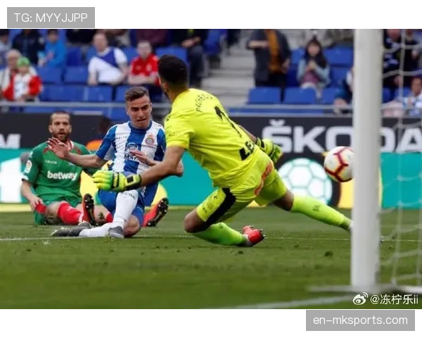 赫罗纳前场配合流畅度低 阿拉维斯防守组织层次清晰